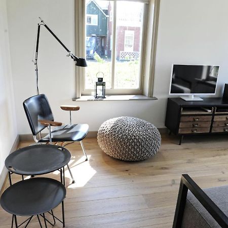 Heritage Holiday Home in Zoutkamp with Garden Buitenkant foto