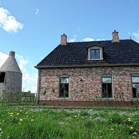 Heritage Holiday Home in Zoutkamp with Garden Buitenkant foto