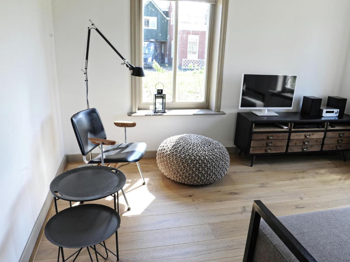 Heritage Holiday Home in Zoutkamp with Garden Buitenkant foto