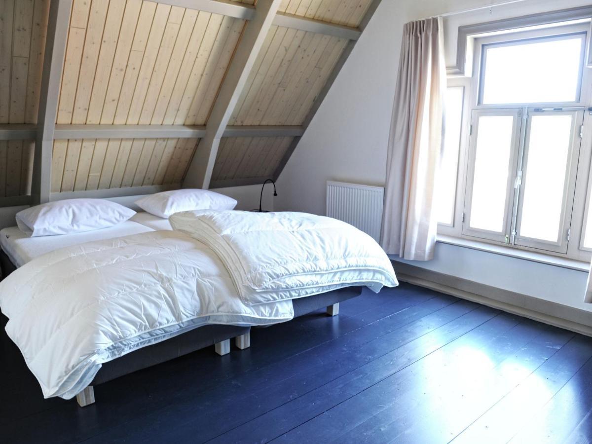 Heritage Holiday Home in Zoutkamp with Garden Buitenkant foto