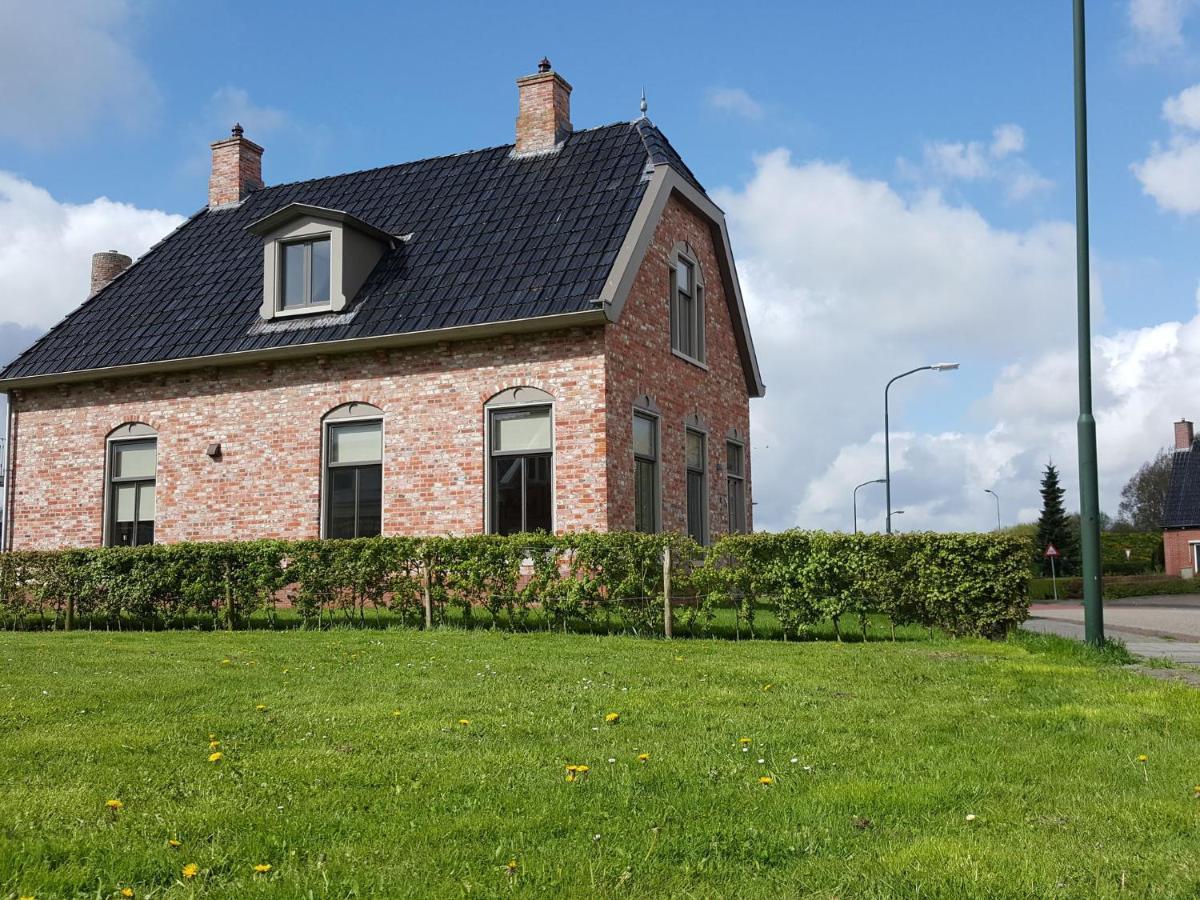 Heritage Holiday Home in Zoutkamp with Garden Buitenkant foto
